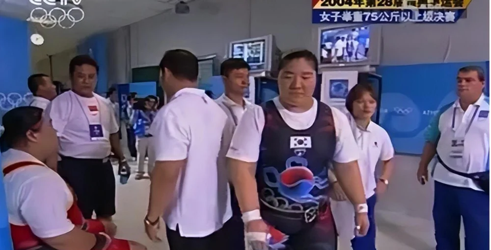 举重冠军家境贫寒_举重冠军女儿_全国小孩子举重冠军是谁
