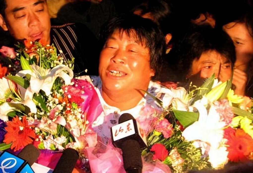 全国小孩子举重冠军是谁_举重冠军家境贫寒_举重冠军女儿