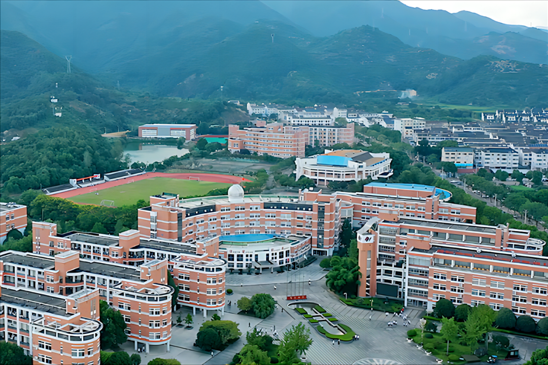 高中篮球联赛2021冠军_兴义高中篮球比赛冠军有哪些_篮球高中联赛冠军