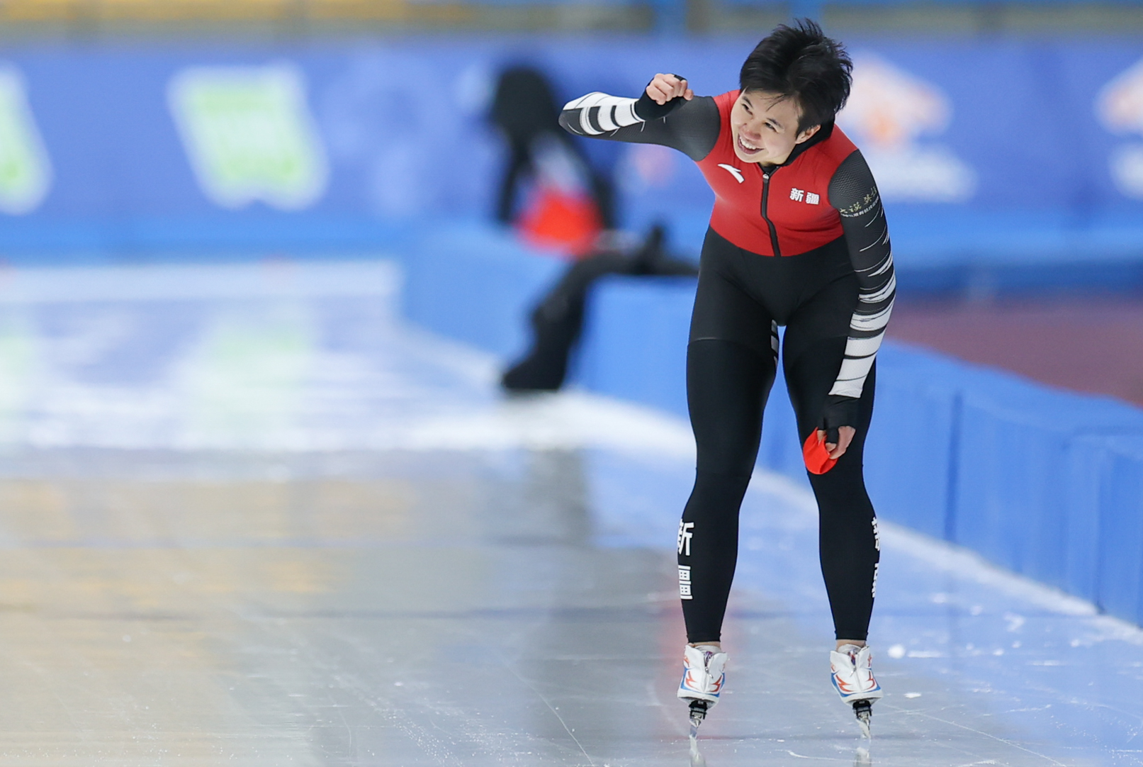 女子滑冰冠军视频_速度滑冰500米女子冠军_速度滑冰女子5000米