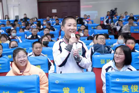游泳冠军yong_游泳冠军第一人_游泳冠军去吗