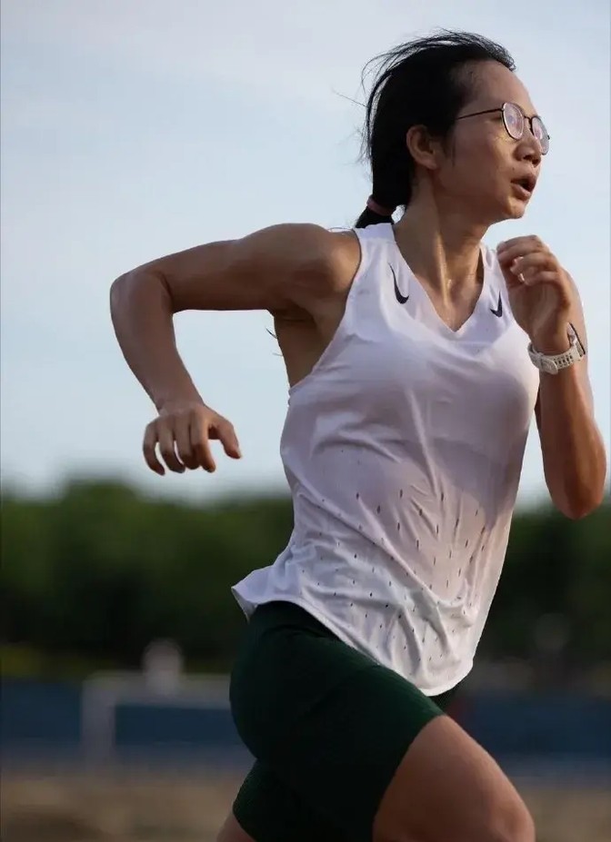 马拉松变成富人运动_马拉松妹子_富婆马拉松