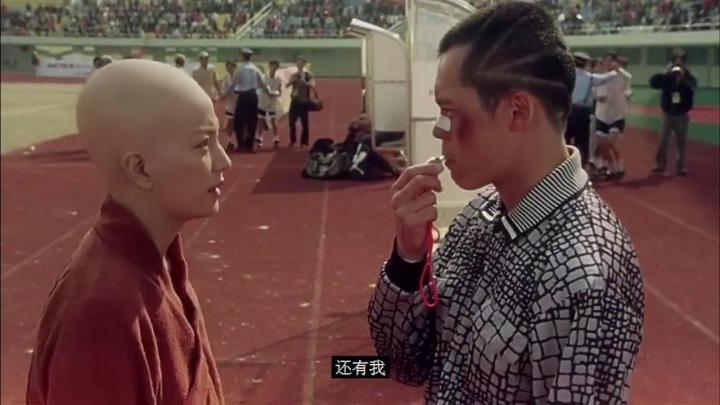 足球开赛抛球技巧视频_足球怎么抛球_视频足球开赛技巧抛球教学
