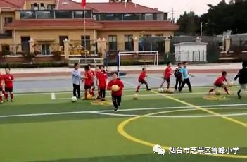 足球规则介绍视频_足球规则表演训练动作游戏视频_足球训练动作表演游戏规则