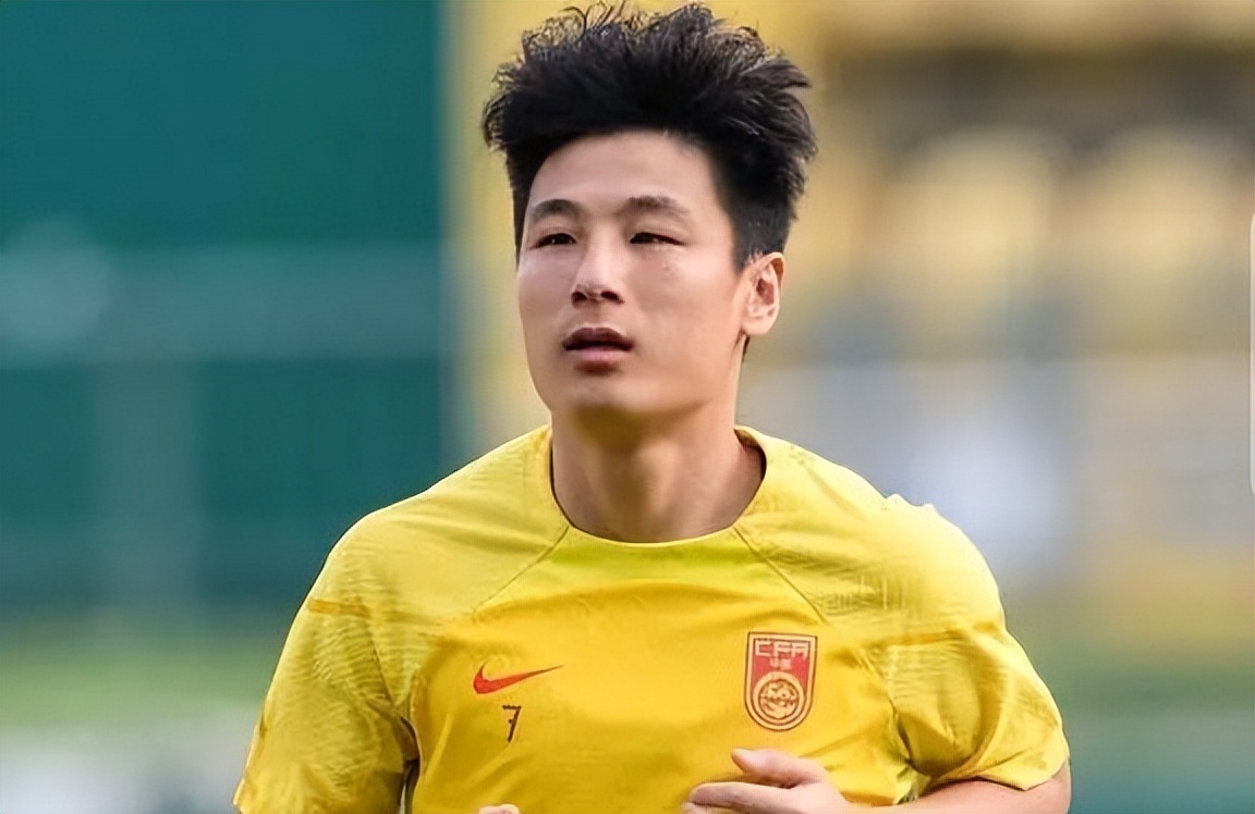 足球比赛规则 项链_国足项链哥_足球比赛戴项链