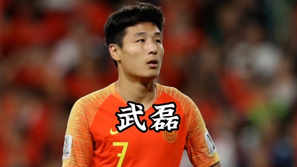 足球比赛戴项链_足球比赛规则 项链_国足项链哥