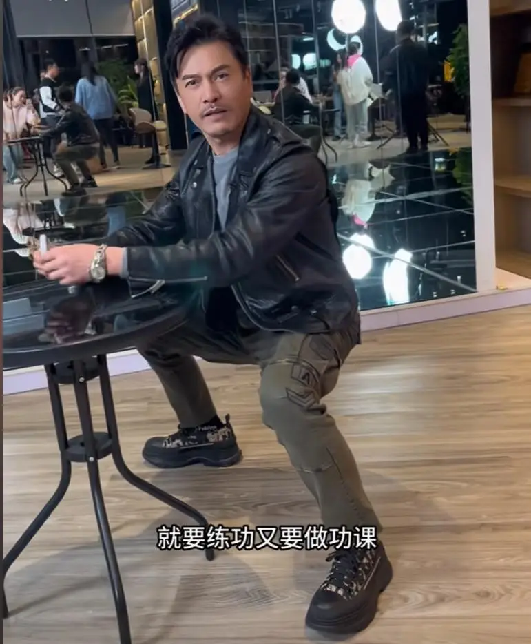 明星健身逆龄术_健身逆袭的男明星_盘点那些健身明星
