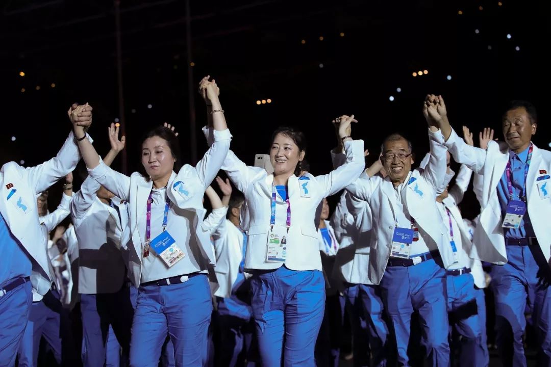 越南游泳馆_越南男女游泳比赛冠军视频_越南小女孩游泳