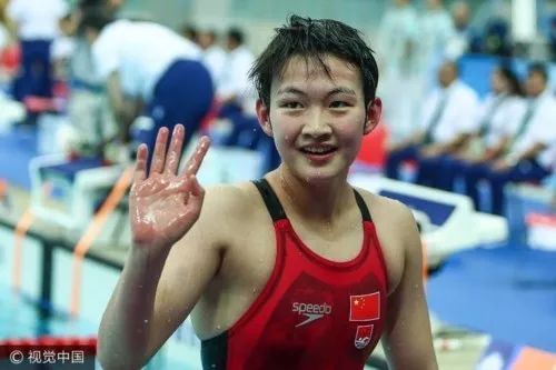 越南小女孩游泳_越南游泳馆_越南男女游泳比赛冠军视频