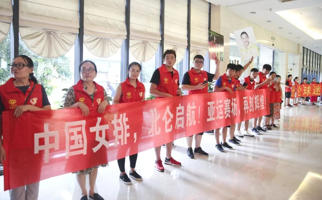 越南男女游泳比赛冠军视频_越南小女孩游泳_越南游泳馆