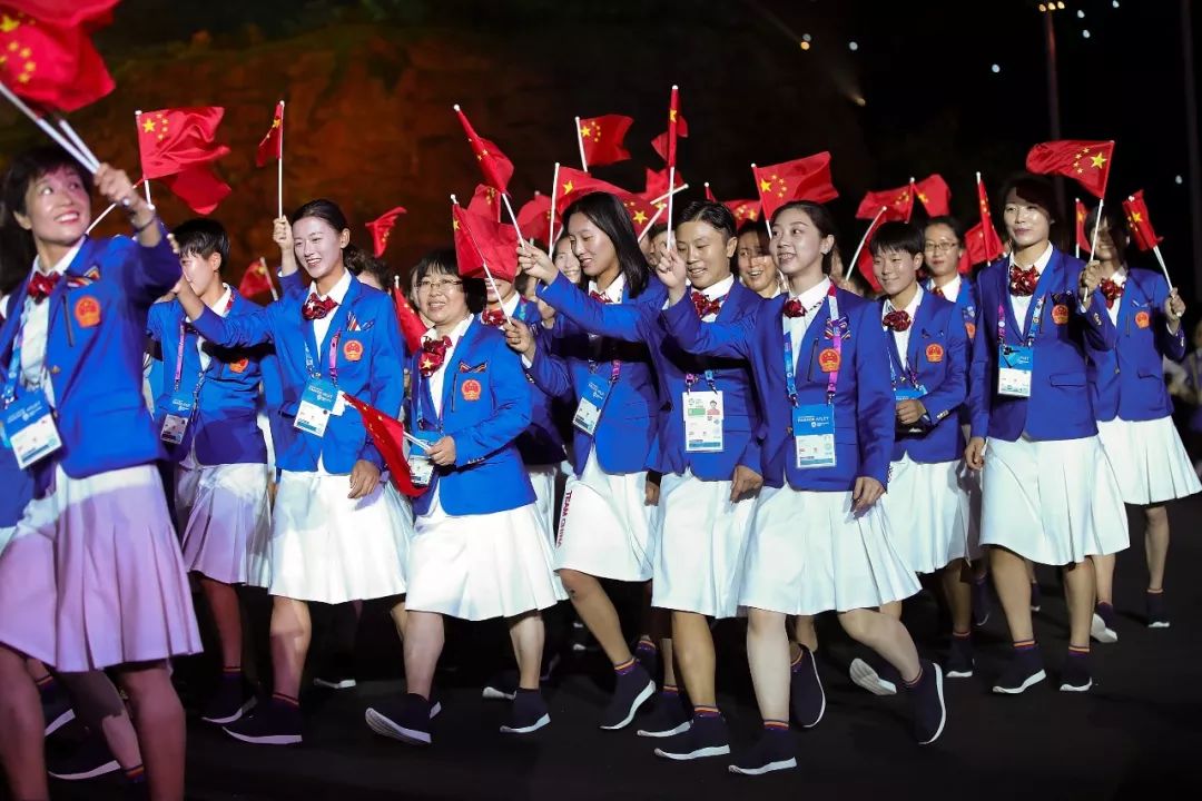 越南小女孩游泳_越南游泳馆_越南男女游泳比赛冠军视频