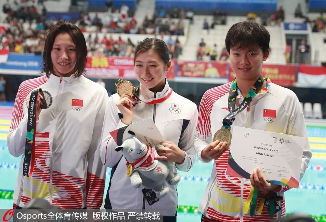 越南男女游泳比赛冠军视频_越南游泳队_越南游泳池