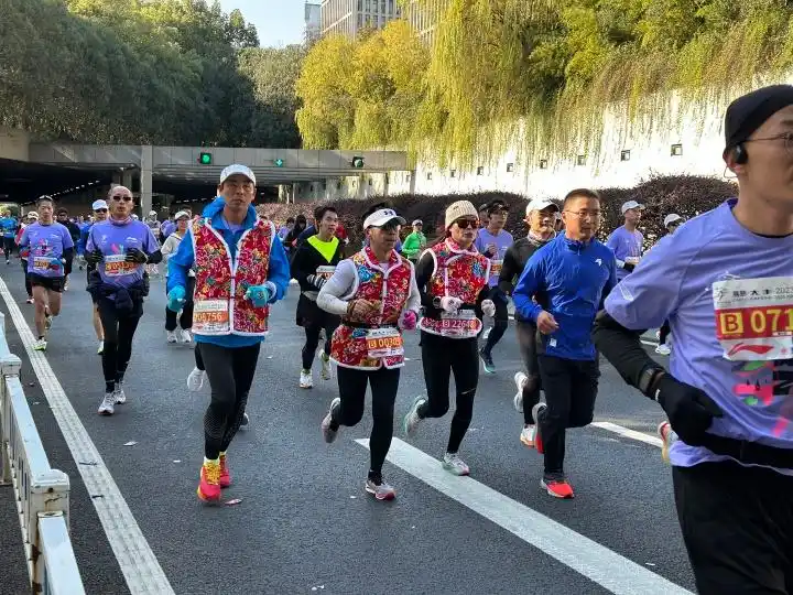 杭州马拉松几点开_杭卅马拉松_马拉松杭州开跑时间