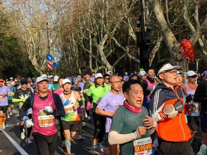 马拉松杭州开跑时间_杭州马拉松几点开_杭卅马拉松