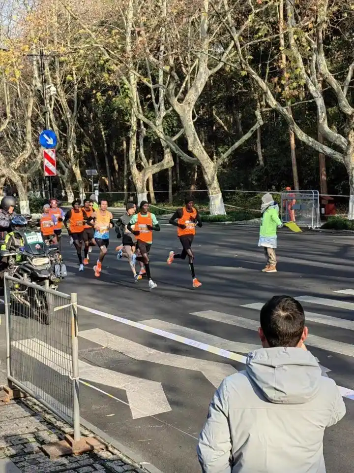 马拉松杭州开跑时间_杭卅马拉松_杭州马拉松几点开