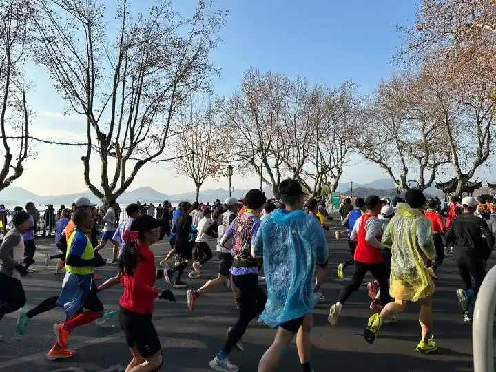 杭州马拉松几点开_杭卅马拉松_马拉松杭州开跑时间