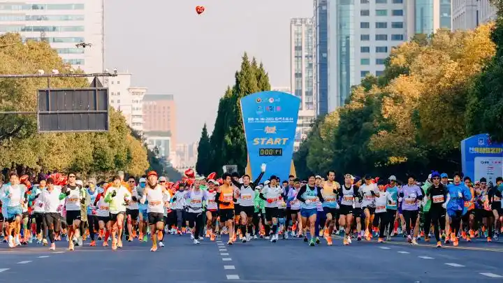 马拉松杭州开跑时间_杭州马拉松几点开_杭卅马拉松