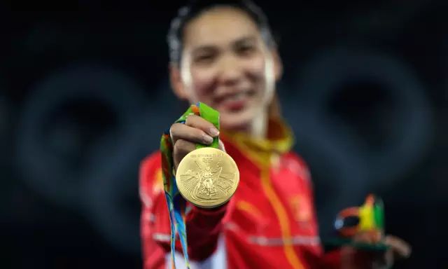 世界举重冠军多少钱_举重世界杯冠军成绩排名_2020年举重世界冠军