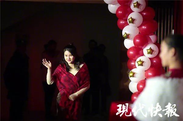 举重全国冠军世界冠军哪个难_世界冠军举重多少斤_举重冠军夺冠