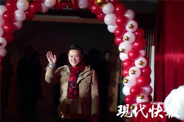 世界冠军举重多少斤_举重全国冠军世界冠军哪个难_举重冠军夺冠