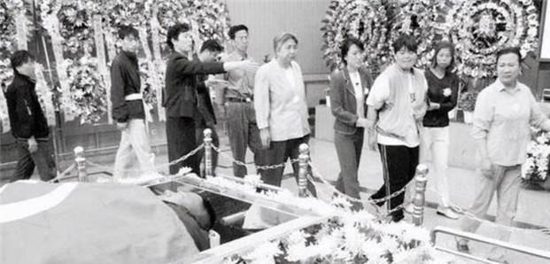 退役真相举重冠军小说_退役举重冠军举出生活之美_举重冠军退役真相