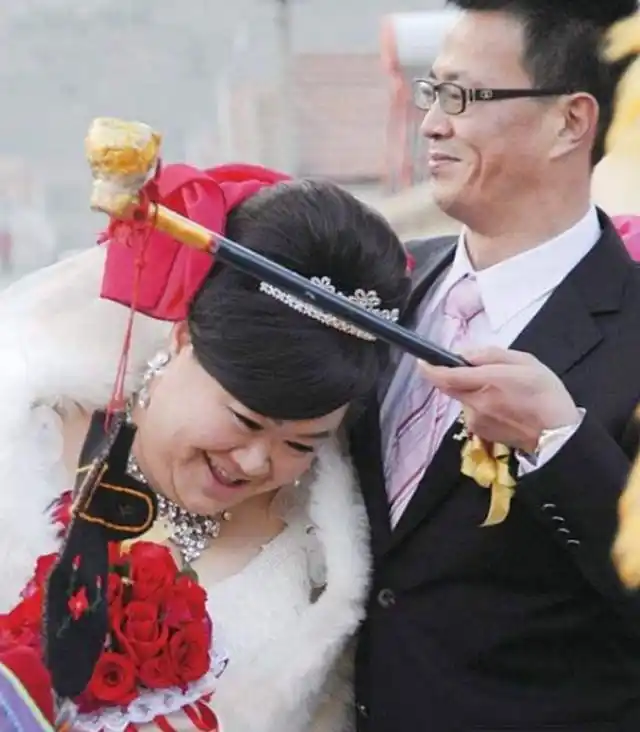 退役真相举重冠军是谁_举重冠军退役真相_退役真相举重冠军视频