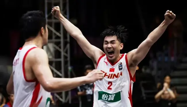 中国三人男篮亚洲杯首夺银牌创历史 张殿梁12+13力克日本挺进决赛